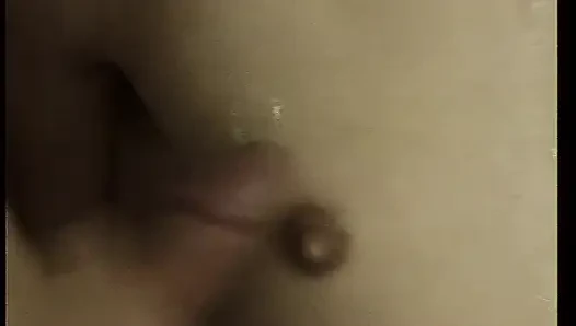 Pelacur Jerman seksi menikmati persetubuhan keras dan kencing hangat dalam aksi pesta seks