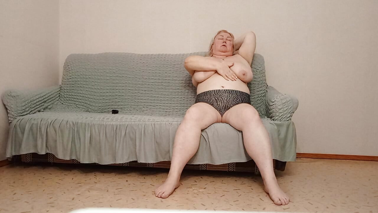 เพื่อนบ้านช่วยตัวเองต่อหน้ากล้องสําหรับแฟน ๆ