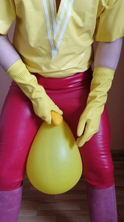 Rubberboy masturbates small dick and balls are in a balloon