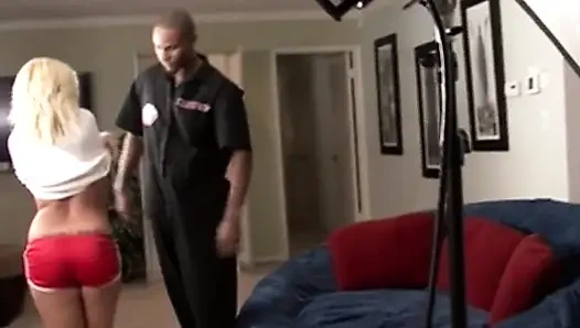 Bbc fistet die gedehnte muschi der reifen blondine, tropft nass