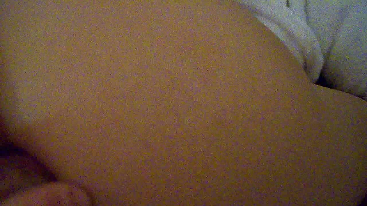 Ζεσταίνω την κωλοτρυπίδα μου με δονητή για να ετοιμαστώ για τον μεγαλύτερο πούτσο που έχω πάρει ποτέ στη ζωή μου!