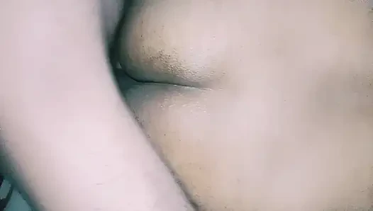 Komşular yalnız evli kadın sert sikişiyor