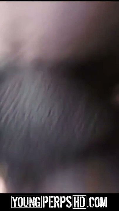 Trío interracial de amigos heteros ladrones con un cana negro | Clip 2