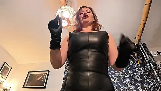 Paris deri tanrıça - siyah deri eldivenli şehvetli el kapağı