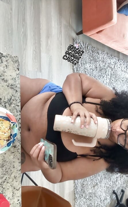 Biggdebbiecakez Mukbang