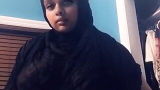 Rondborstig Paki-meisje Zainab