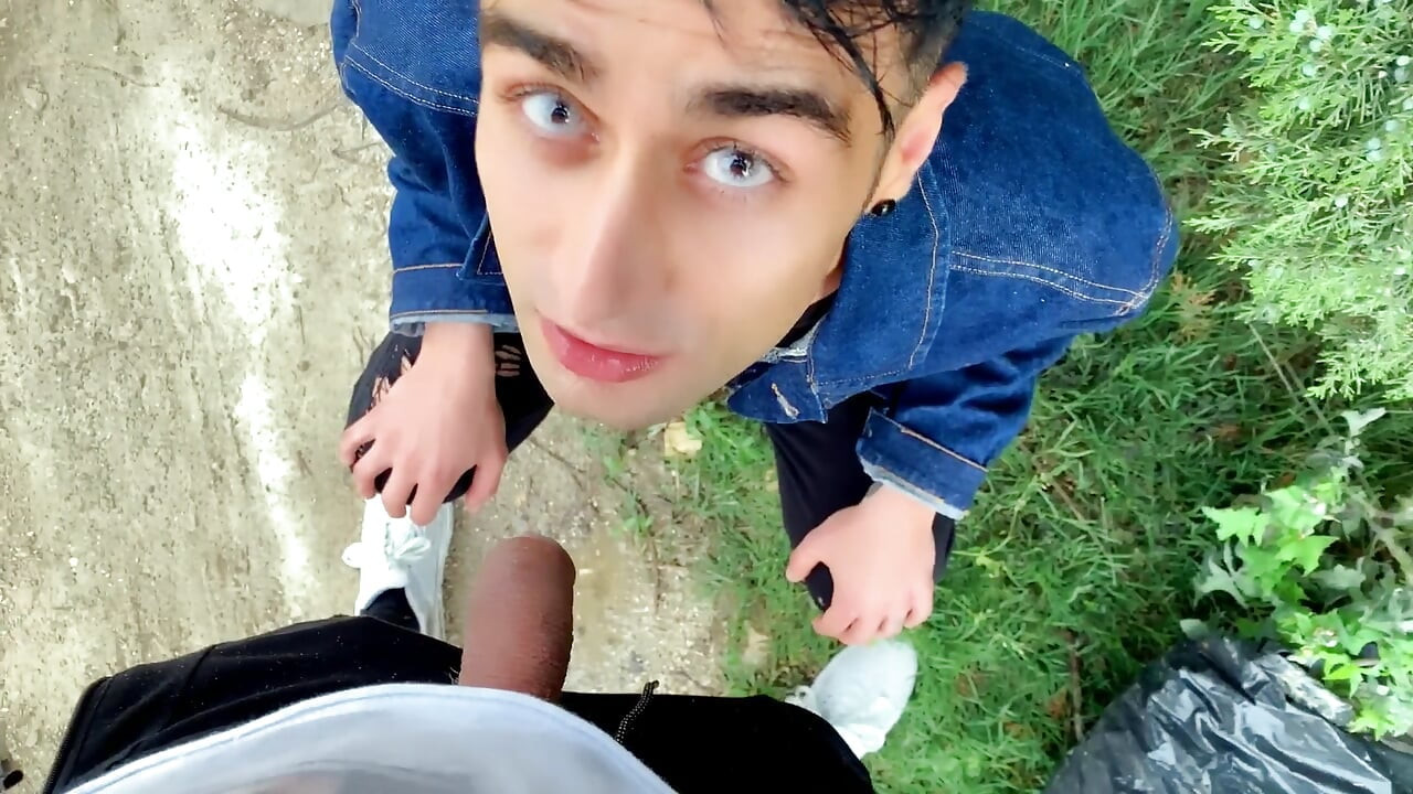 Menneskeligt urinal i parken