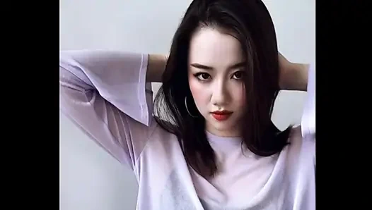 Schau, was diese pinay-milf gemacht hat, als sie sah, wie ihr stiefbruder mit ihrem höschen masturbiert.