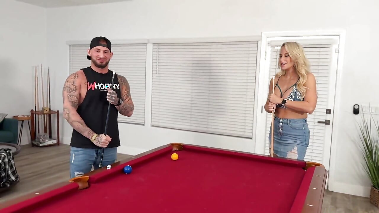 Piscina de strip se vuelve sexual con el amigo de mi esposo