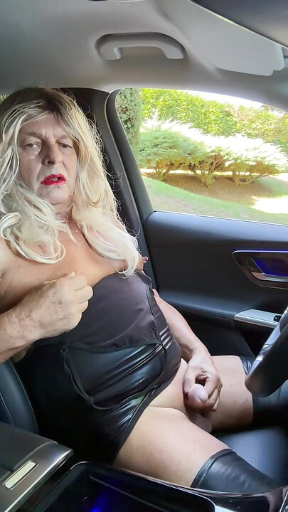 Shemale kassy54 in auto's