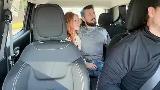Я застукал пару в моем Uber и оставил их держать на заднем сиське