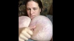 Riesige massive Titten