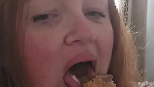 Поедание мороженого может быть очень сексуальным