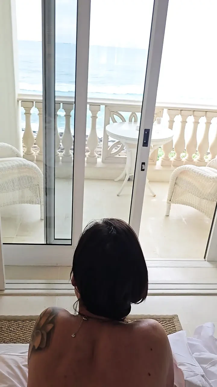 Milf pussy after fucking up close and she gets cummed on