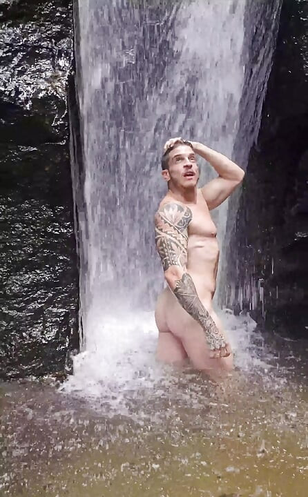 Sesión de fotos en la cascada