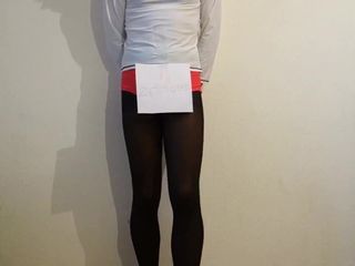 Sissy crossdresser en apretado spandex