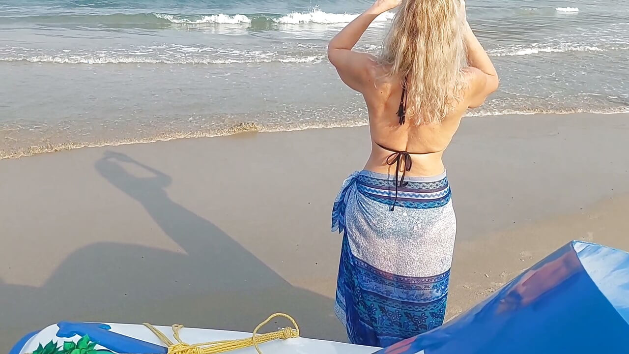 Amateur Blonde Mature Wife Enjoys Sex After Walking