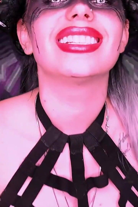 Uma vez gozada dentro de Succubus, o prazer será tão avassalador que nada mais na vida irá satisfazer novamente! Mesmerizina