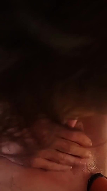 Oduševljen trenutak od "FFM trojka POV Femdom analni fisting i muzenje prostate pušenjem kurca"