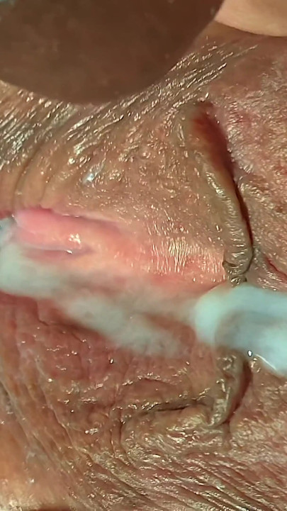 Jamdown26 - White SSBBW Wife Showing off Her Big Fat Ass Close up While Peeing and Gets Her Plush Big Pussy Fucked