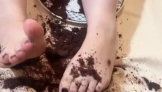 Feet Feet Feet in the Cake