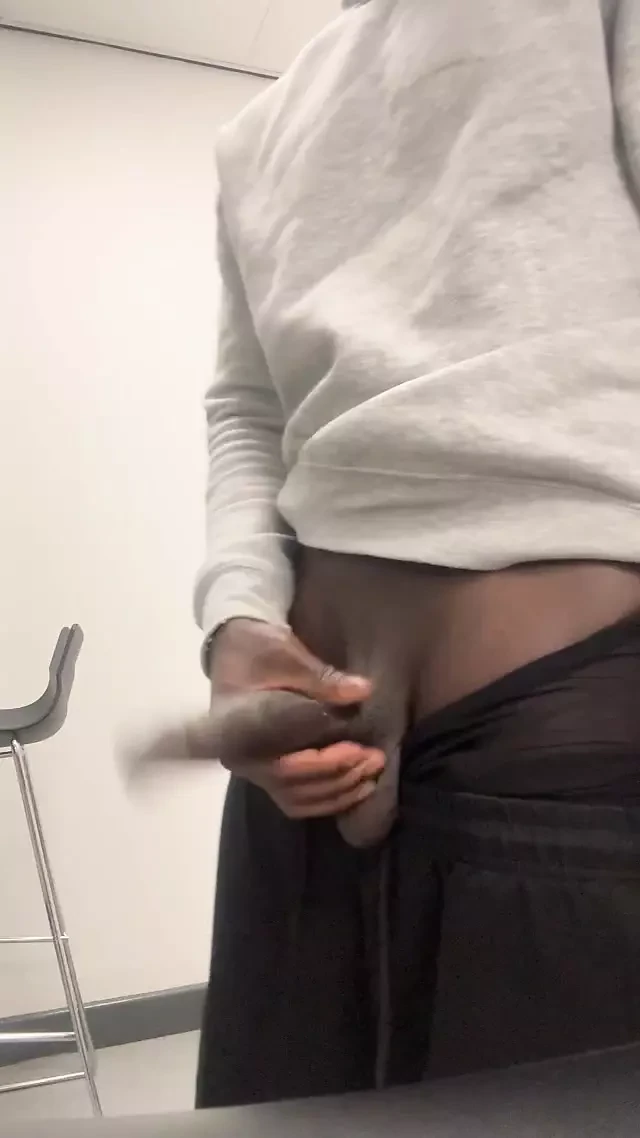 Estaba cachonda, así que me masturbé