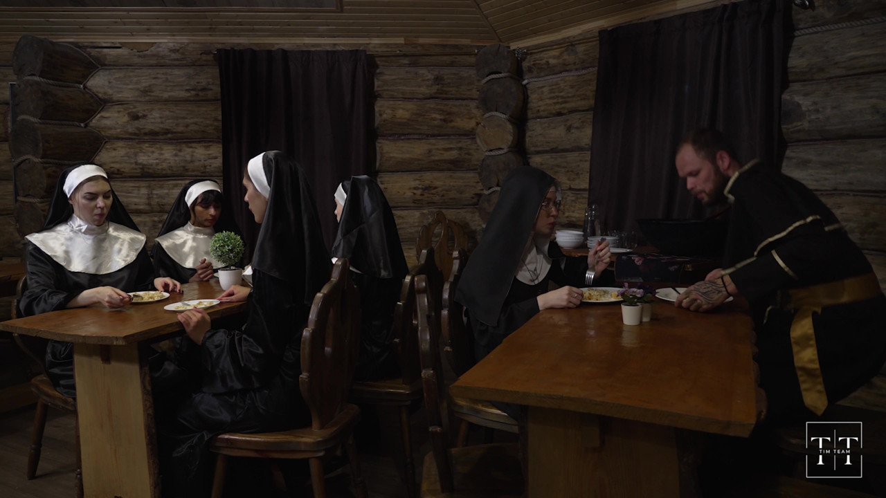 悪質な修道院パート8。従順なジャディリカ尼僧になりなさい、司祭はすべての罪を赦します