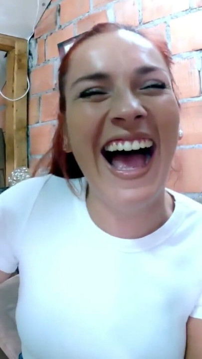 Buena cogida en el sillón con la hermosa pelirroja argentina adolescente ammy redhead | Clip 1