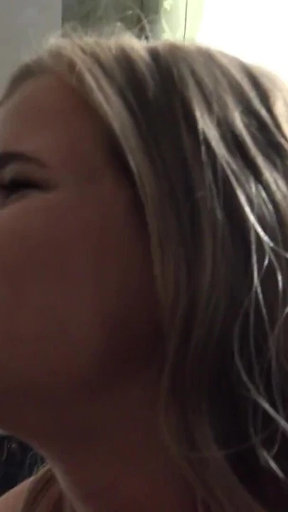 Emotivní okamžik z "Tohle se stane, když se čtyři sexy dívky sejdou na falešné focení spodní prádlo"