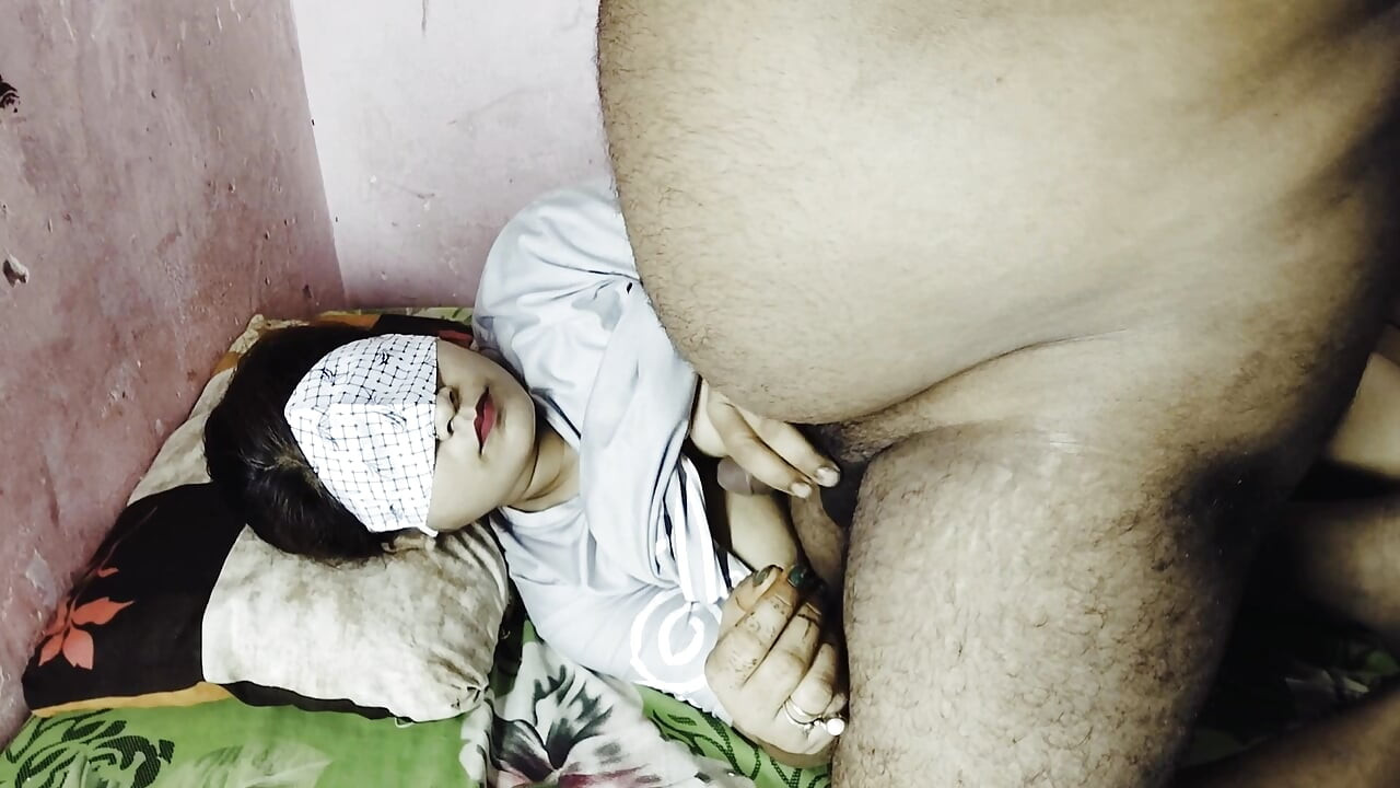 18+ Menina bonita com sexo com homem gordo