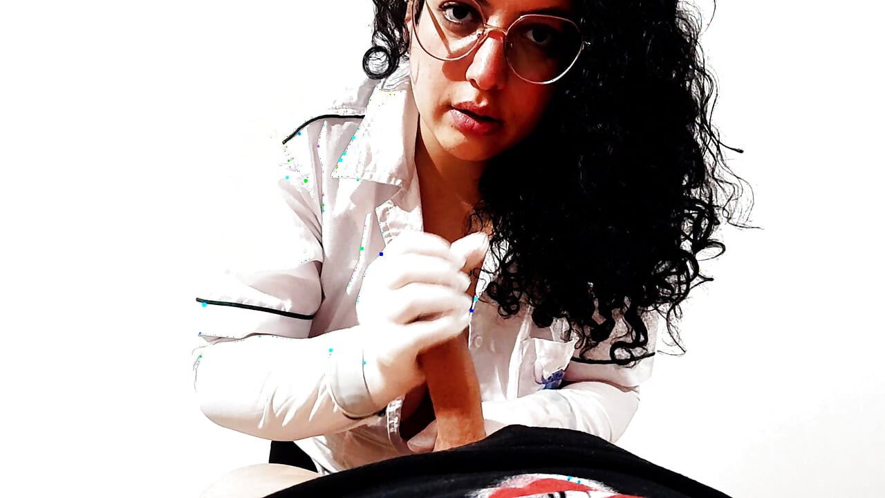 Я не могу сдержать свое желание, и я сосу член моей пациентки, часть 1