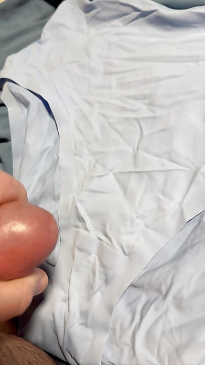 妻のパンティに射精 5