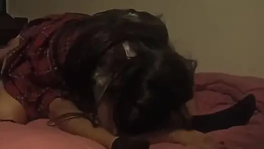 Üniversitede tamamen masum görünüyor ama yatakta hepsini istiyor (tam video)