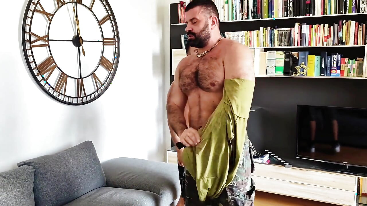 Charlie Ferreira Gest Fucked by Massivedaddy