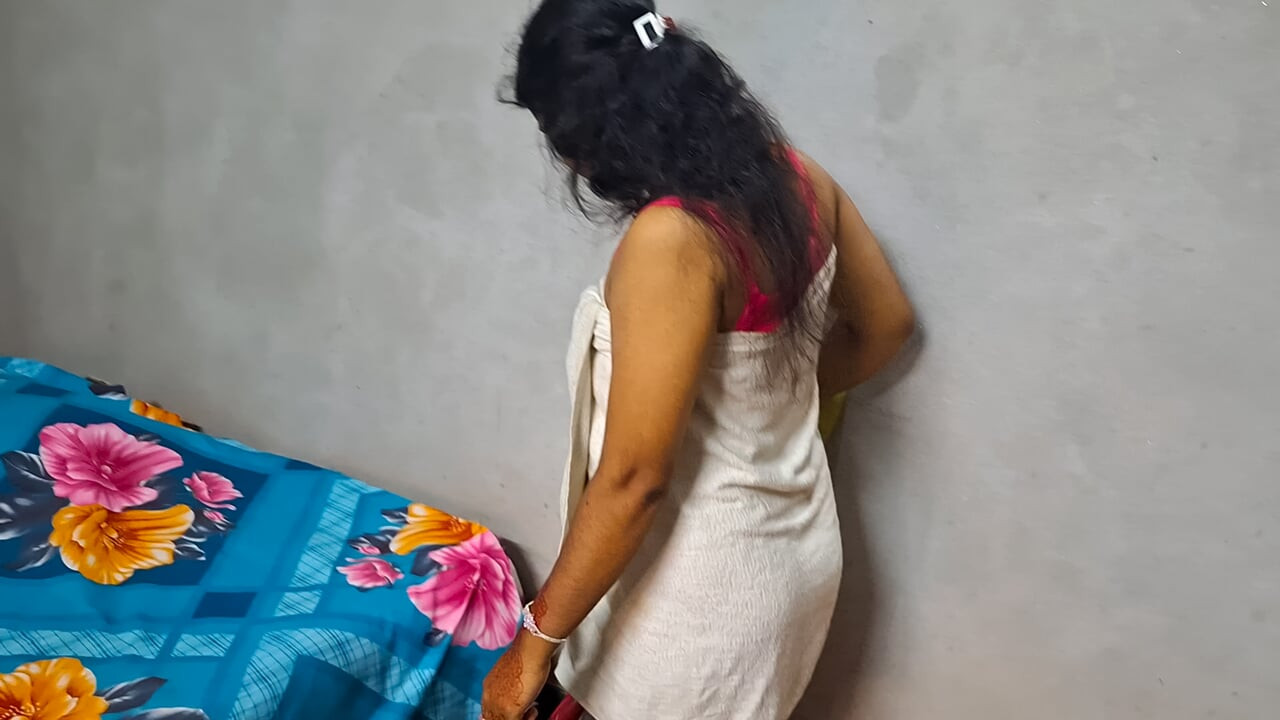 While cleaning, my tits came out and I was surprised to see his cock, enjoy lily and ex boyfriend