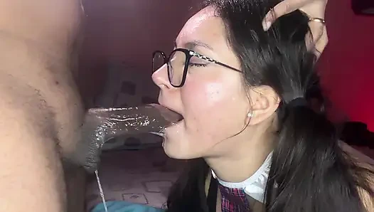 Gadis sekolah nogaglola lagi asik nyepong hd (banyak banget air liur)