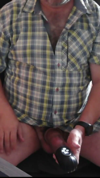 afternoon pumping at home office | Clip 1