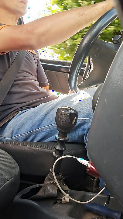 How I like to drive with my hand on the gearbox