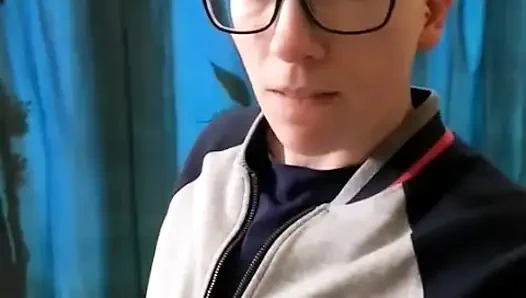 Strip pra-mandi, menggoda dan muncrat