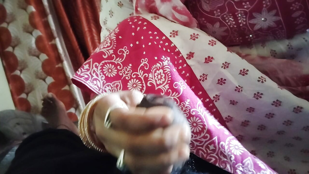 Desi żona obciąganie i sperma w ustach i spust w jej twarz