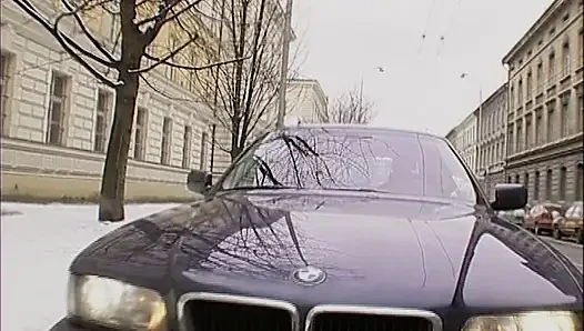Отчим Трахает Милфу-блондинку И Сводну Дочку В Диком Тройничке