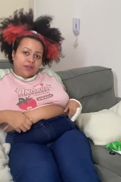 내가 TV를 보는 동안방귀와 트림