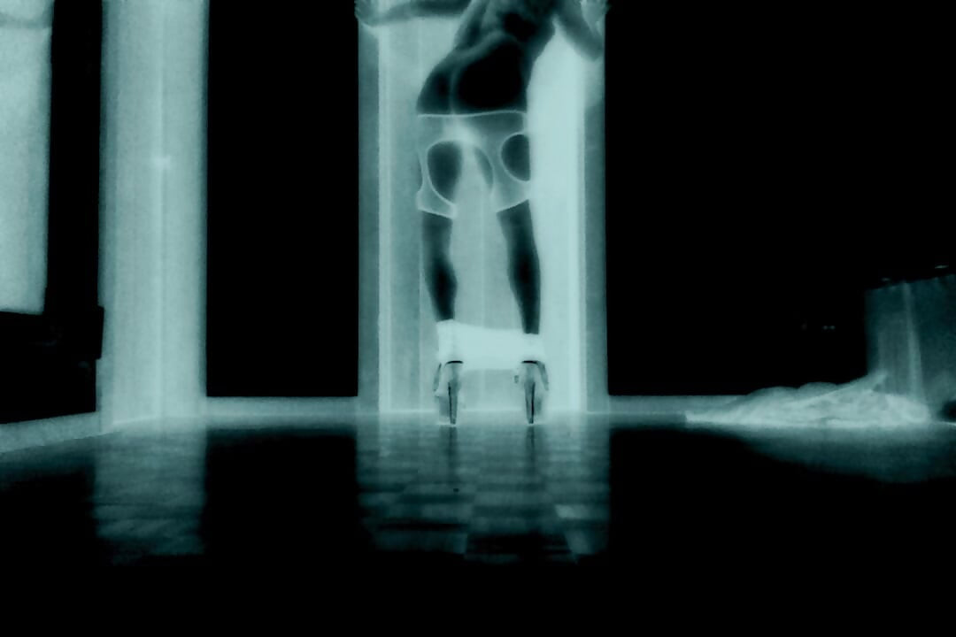 Femboy jebanie rozbiórki w kabaretkach i szpilkach