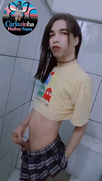 Ela Carla Mulher Travesti Jovem Em Shorts Curtos E Calcinha Safada