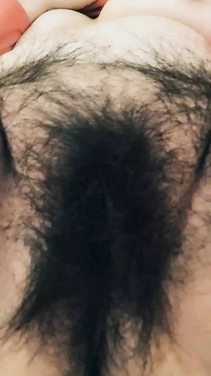 Close up hairy pussy of mom