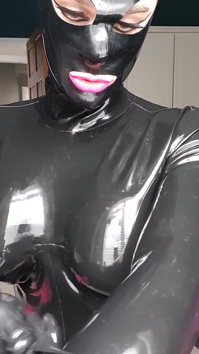 Latex sissy doll fetish, practicing deepthroating and popping in a vibrating butt plug