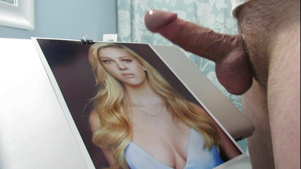 Nicola peltz cum upeti, 2 muatan, terpisah 8 menit