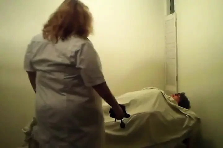 2 шаловливые медсестры, доктор и вечеринка с пациентом