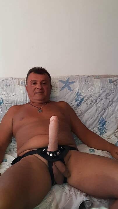 Efter grovt sex blev jag färdig med en tjock dildo.