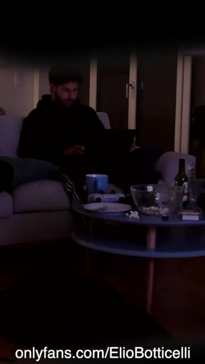 Une amie hétéro trompée pour - réel ! | Clip 1